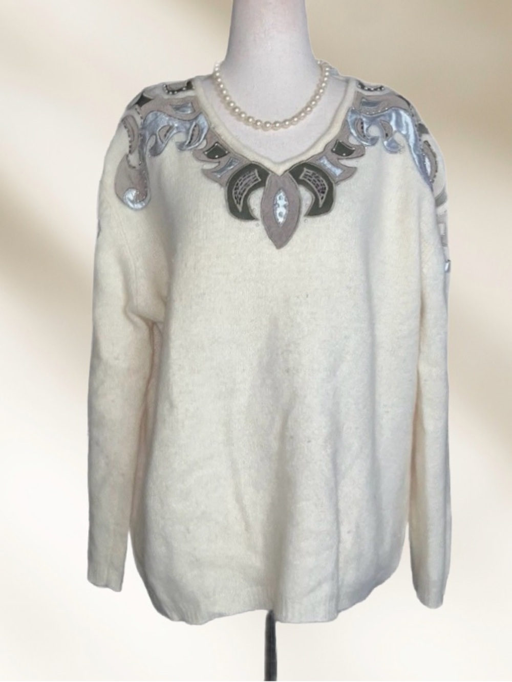 Evan Davies ~ Large ~ Wool  ~ White W/ Silver Embroidery/ Beaded ~ Sweater